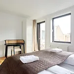 Daire Stylish 2br W Private Balcony In Cph Centre