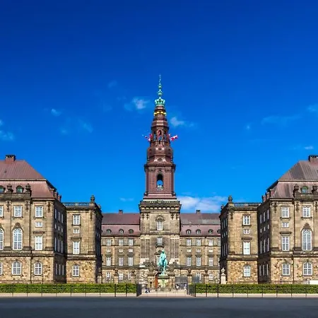 Stylish 2br W Private Balcony In Cph Centre Апартаменты