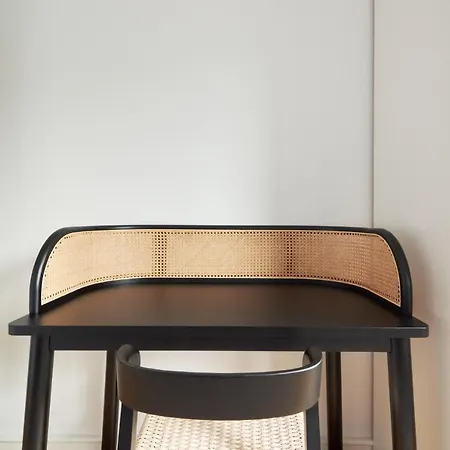 Stylish 2br W Private Balcony In Cph Centre شقة *