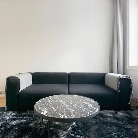 Stylish 2br W Private Balcony In Cph Centre شقة *
